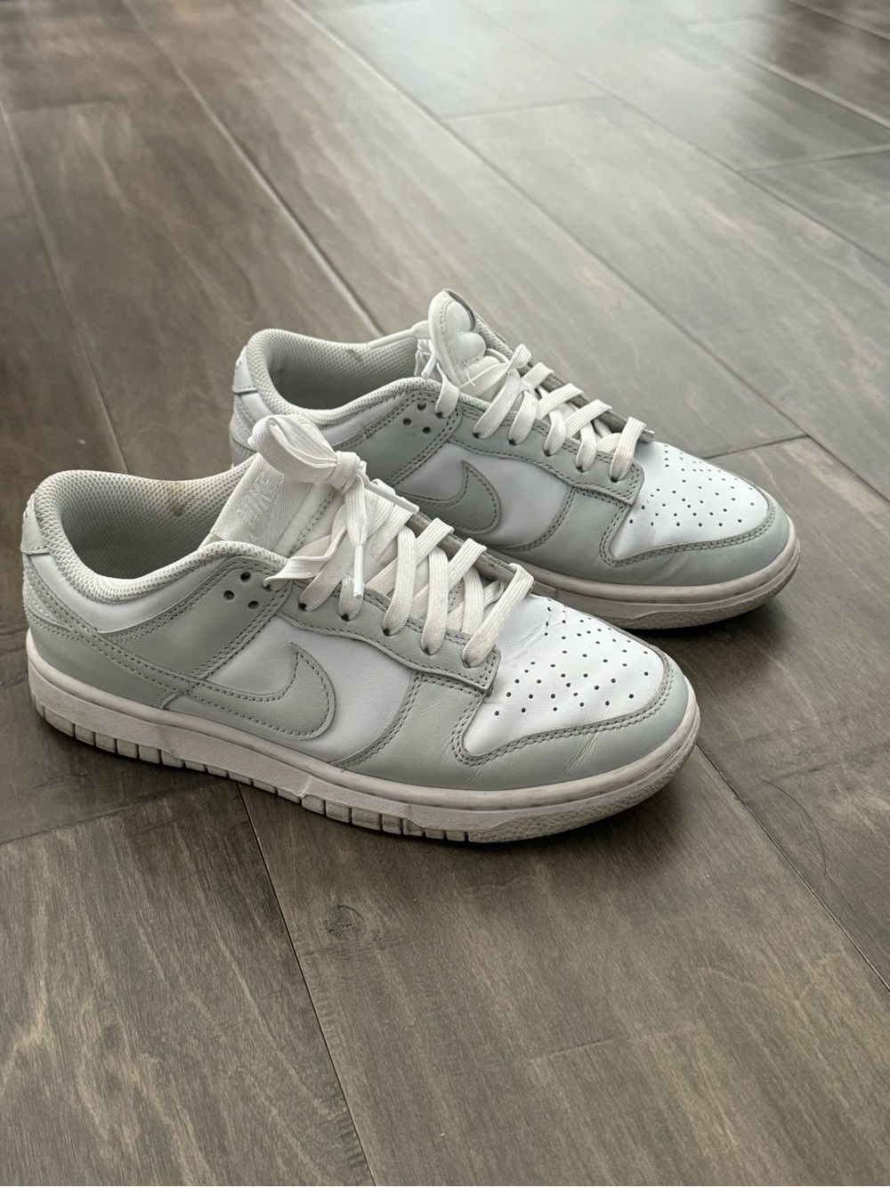 Nike Men’s Low-Top Sneakers in White and Light Gray